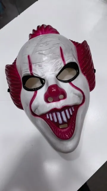 Máscara de It, Mide 20cm X 29cm Aproximado, Halloween. - Video 2