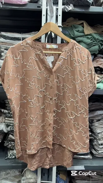Blusa Escote V Camisero - Video 9
