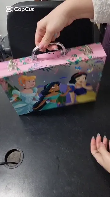 Set de Arte Escolar Princesas 65 Piezas - Video 5