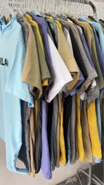 Remera Hombre con Capucha Doble Estampa - Video 2