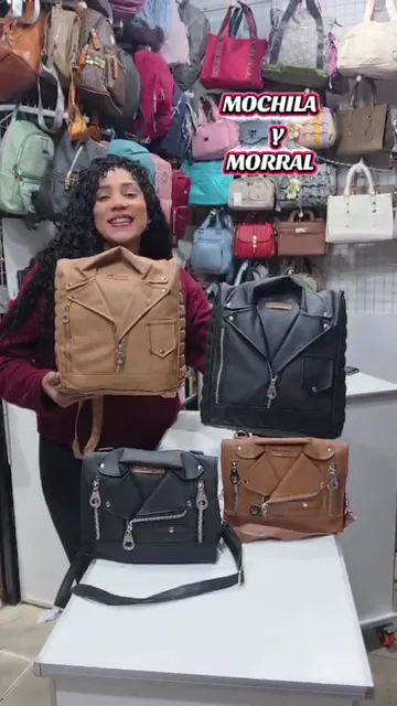 Mochila Modelo Campera de Cuero Ecológico* 
excelente Calidad. - Video 6