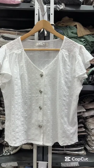 Musculosa con Volado Botones Plateados - Video 5