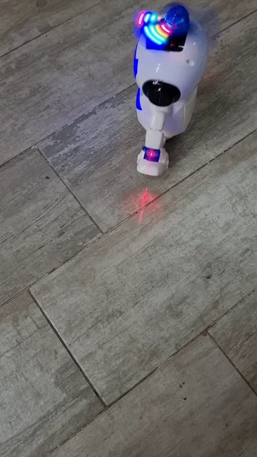 Robot a Pila que Baila Bailarin con Luz y Sonido Color Blanco - Video 2