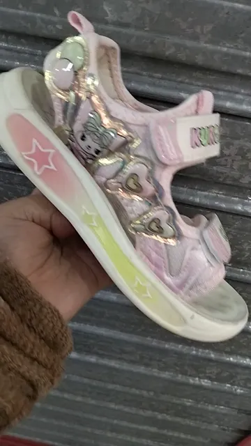 Sandalias de Niñas con Luz - Video 3