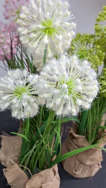 Planta Artificial Flores de Allium Macetero Arpillerera 52cm - Video 6